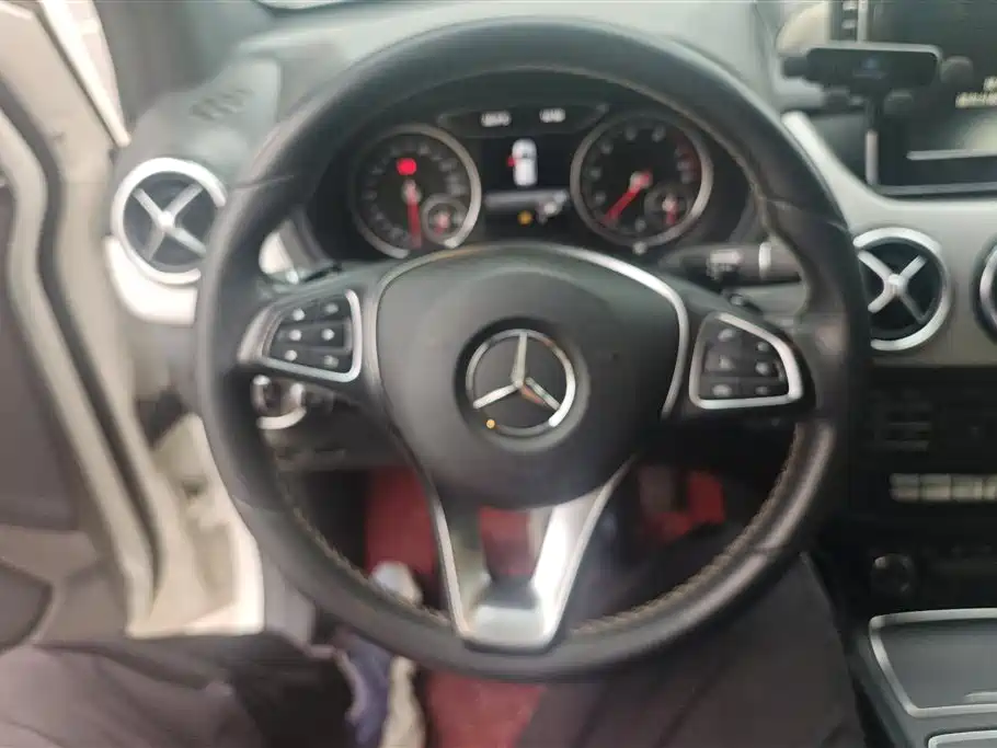 Mercedes-Benz B-Class 2017 — фото 15