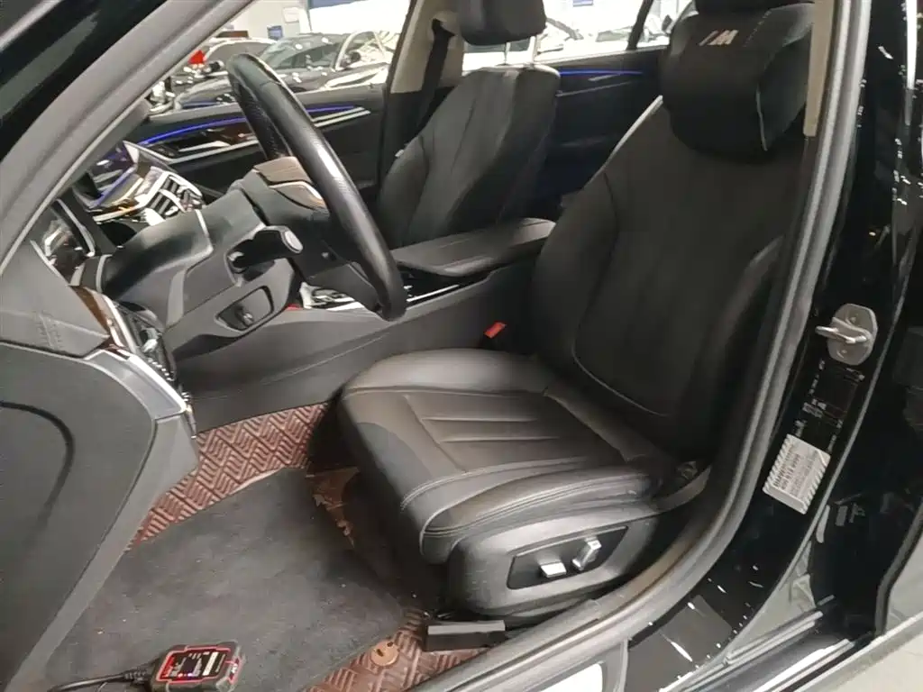 BMW 5 Series 2019 — фото 15