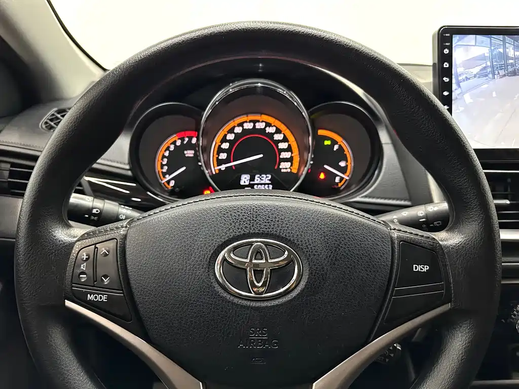 Toyota Yaris L 2022 — фото 17