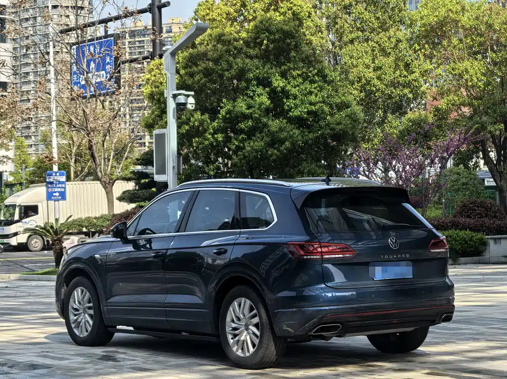 Volkswagen Touareg 2023 — фото 4