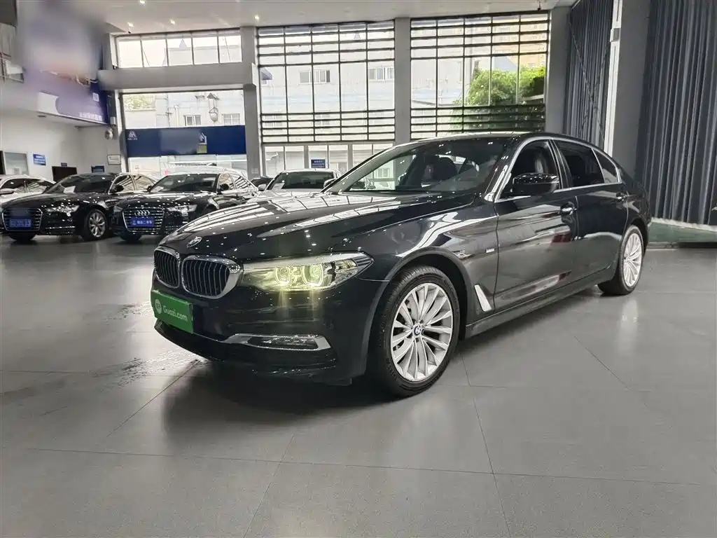 BMW 5 Series 2019 — фото 1