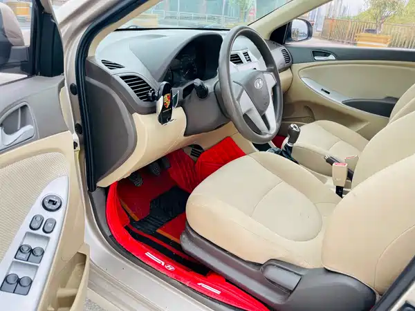 Hyundai Accent 2013