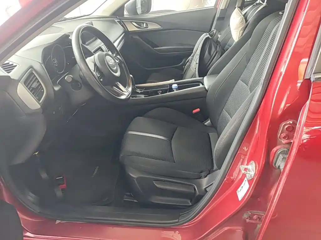 Mazda 3 Axela 2018 — фото 8