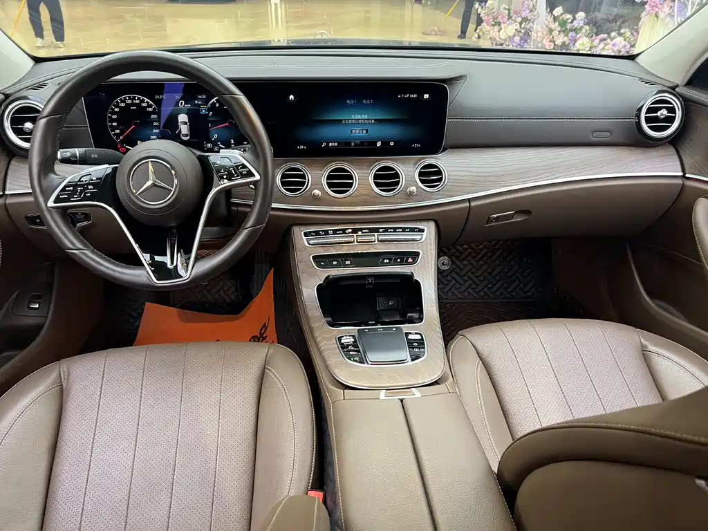 Mercedes-Benz E-Class 2023 — фото 6