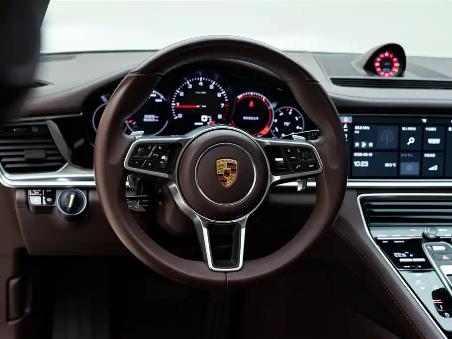 Porsche Panamera 2018 — фото 10