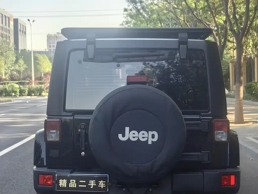 Jeep Wrangler 2017 — фото 26