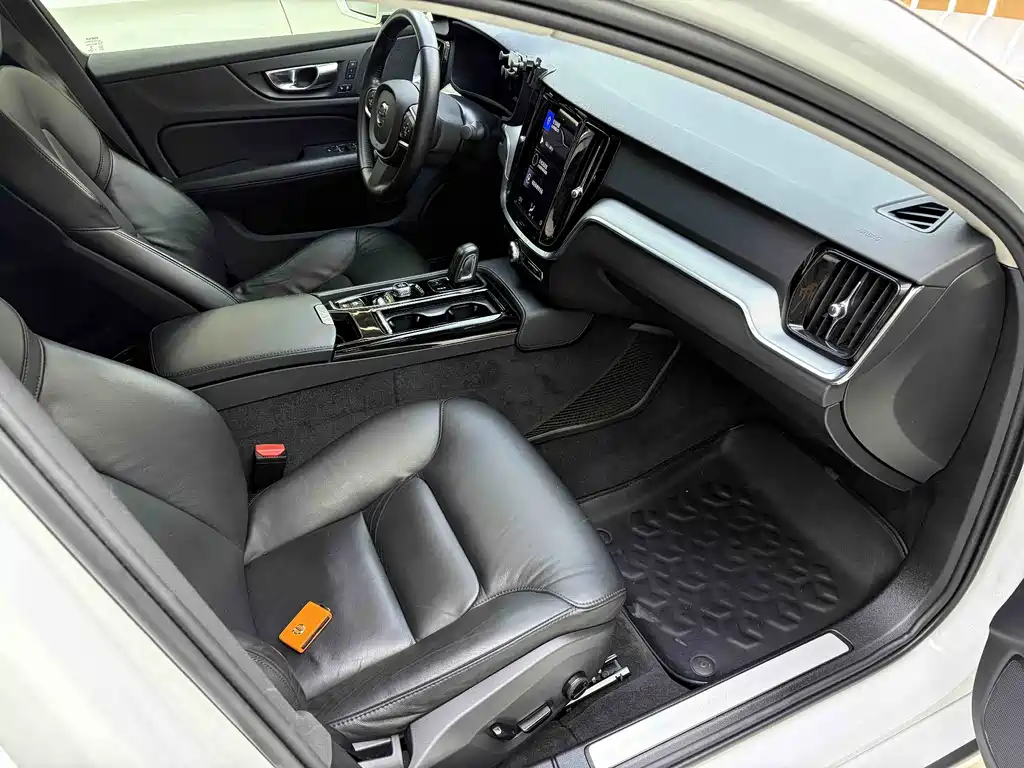 Volvo S60 PHEV 2020 — фото 19