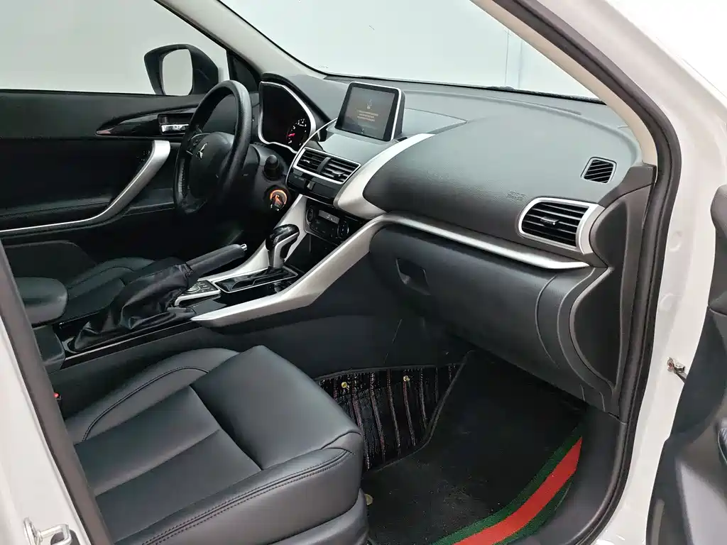 Mitsubishi Eclipse Cross 2023 — фото 7