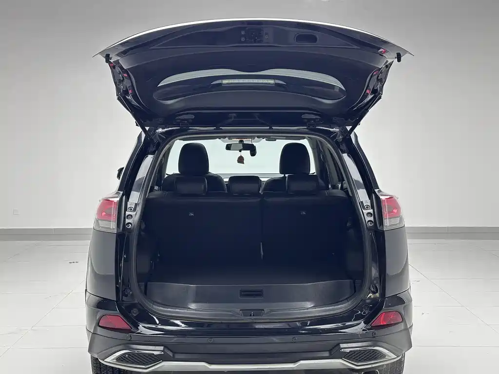 Toyota RAV4 2019 — фото 20