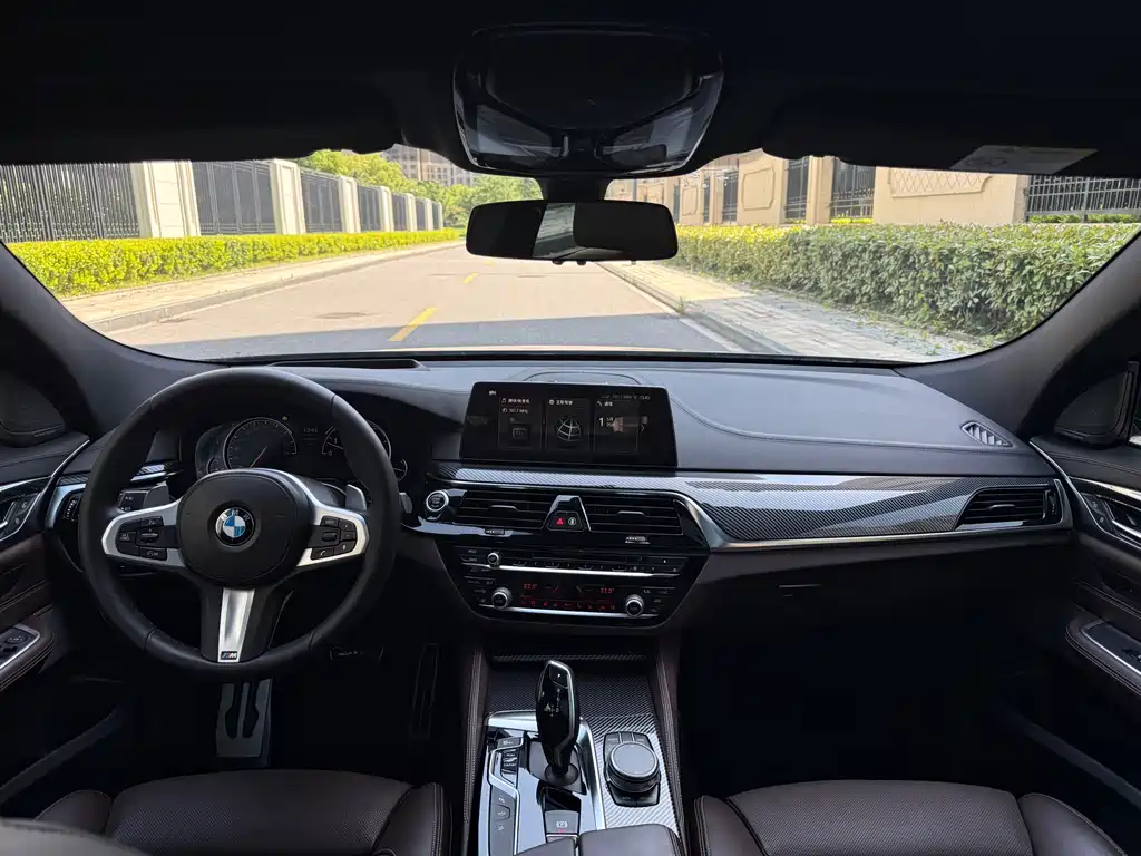 BMW 6 Series GT 2018 — фото 12