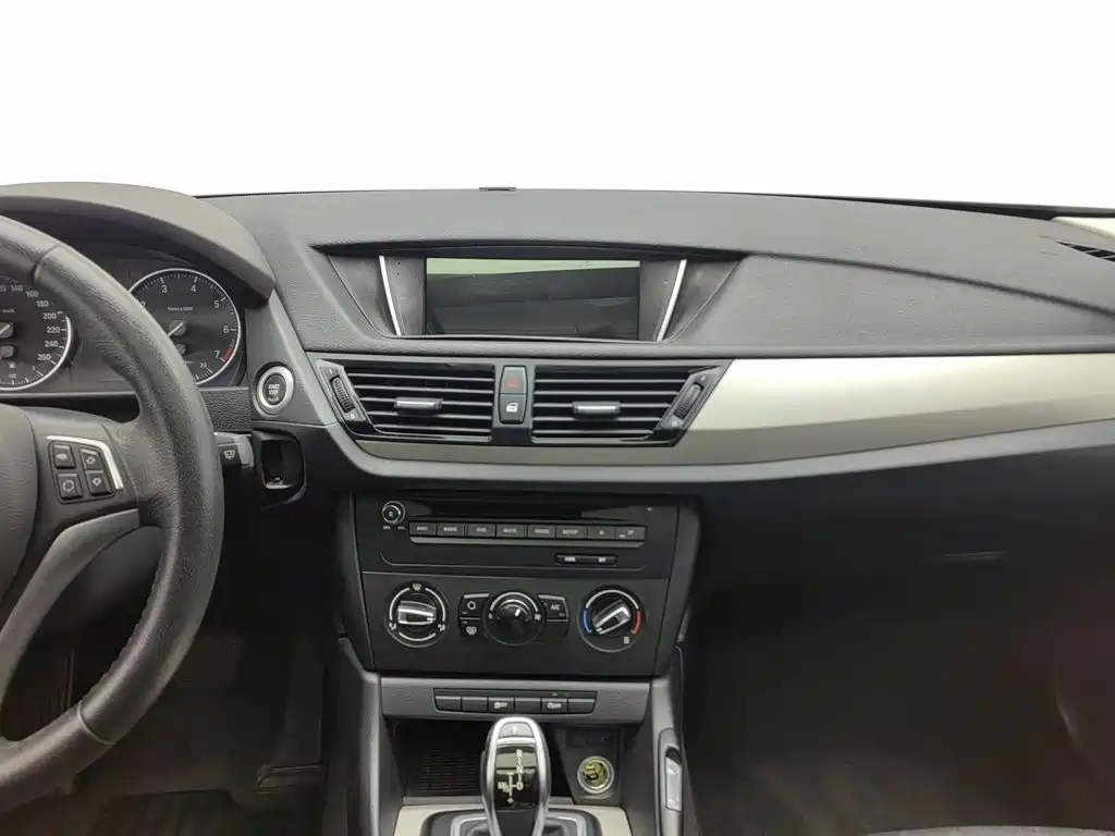 BMW X1 2015 — фото 12