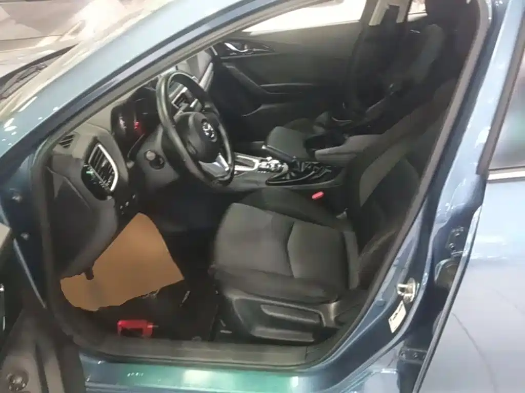 Mazda 3 Axela 2017 — фото 15