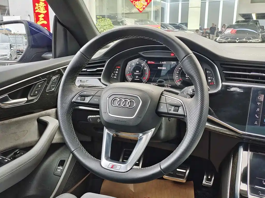 Audi Q8 2022 — фото 11