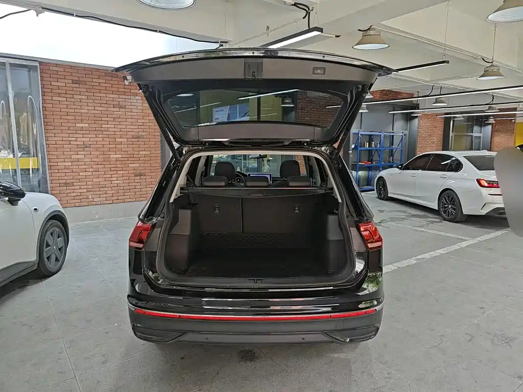 Volkswagen Tiguan L 2025 — фото 18