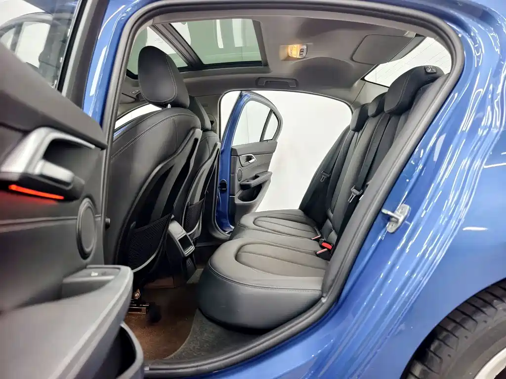 BMW 1 Series 2020 — фото 13