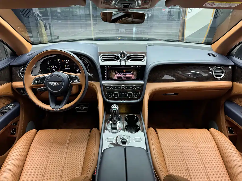 Bentley Bentayga PHEV 2021 — фото 16
