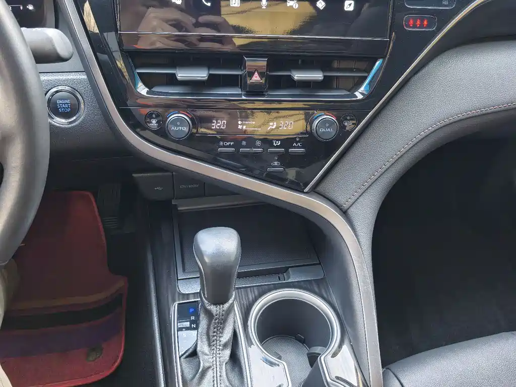 Toyota Camry 2023 — фото 13