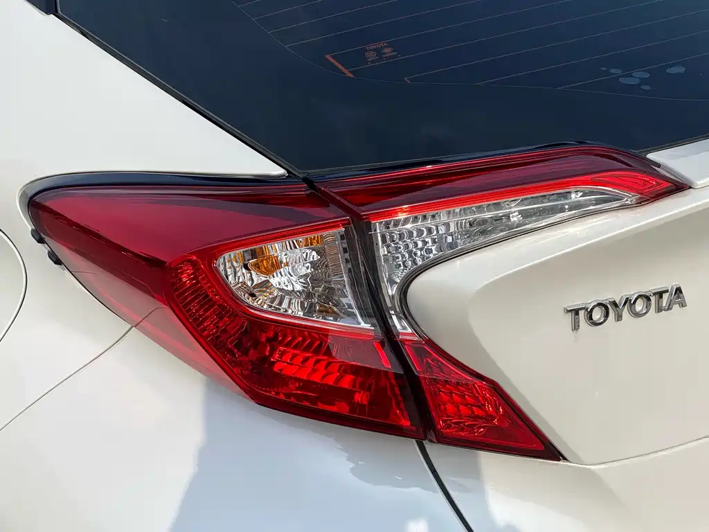 Toyota C-HR 2021 — фото 23