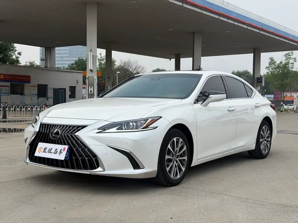 Lexus ES 2024