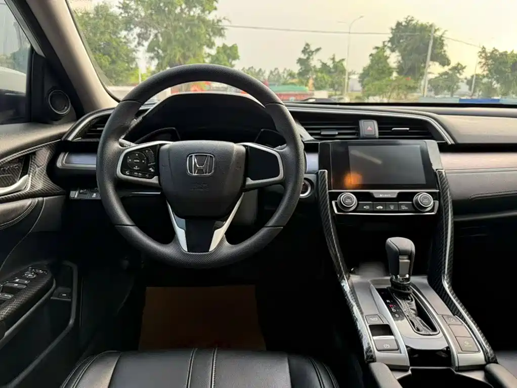 Honda Civic 2018 — фото 20