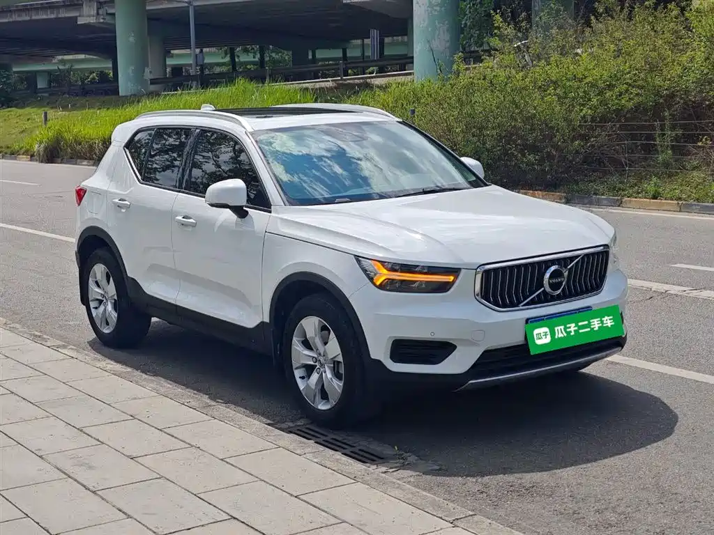 Volvo XC40 2021 — фото 4