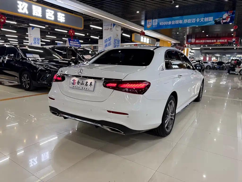 Mercedes-Benz E-Class 2022 — фото 14