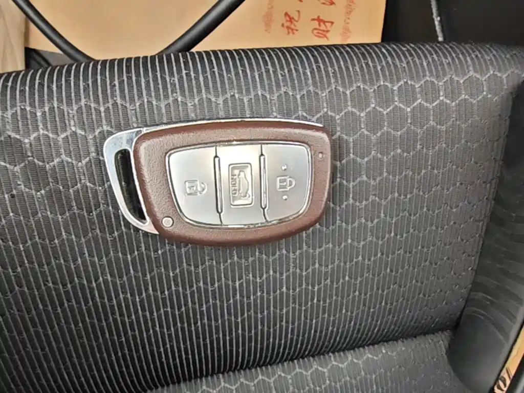 Hyundai Elantra 2019 — фото 9