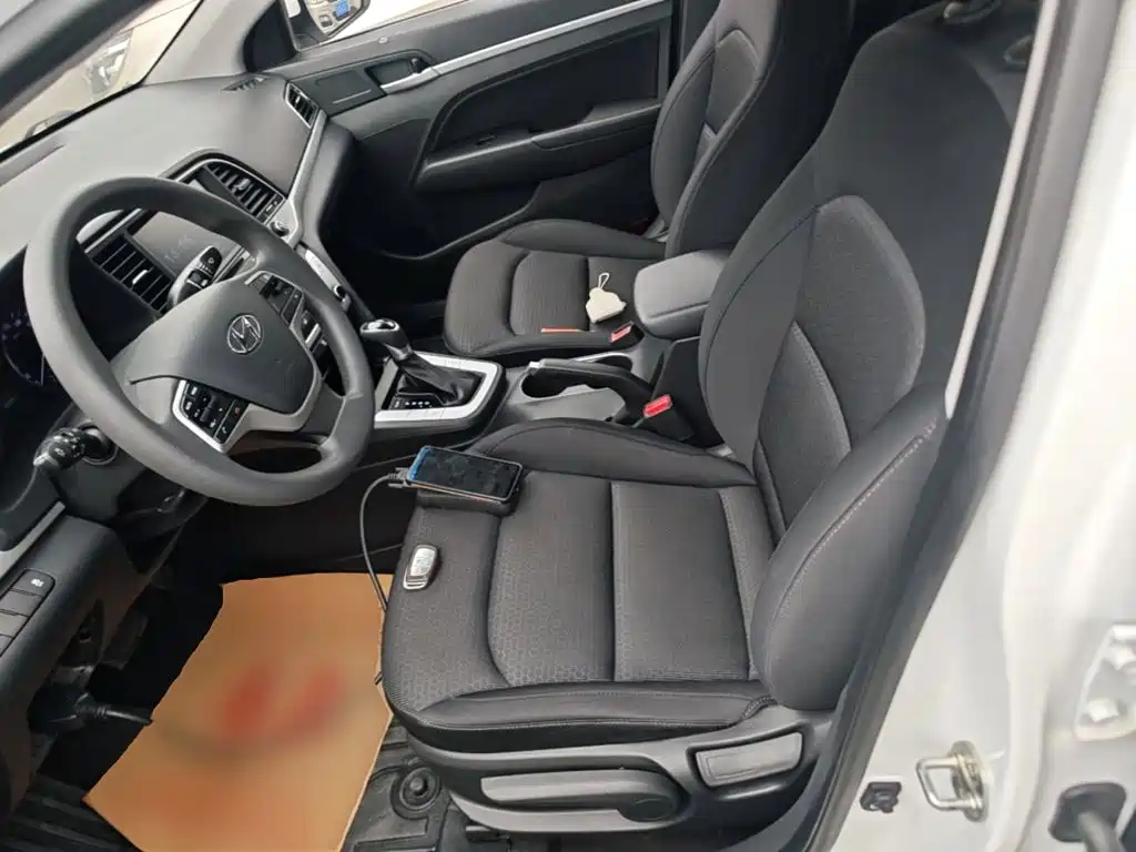 Hyundai Elantra 2019 — фото 15