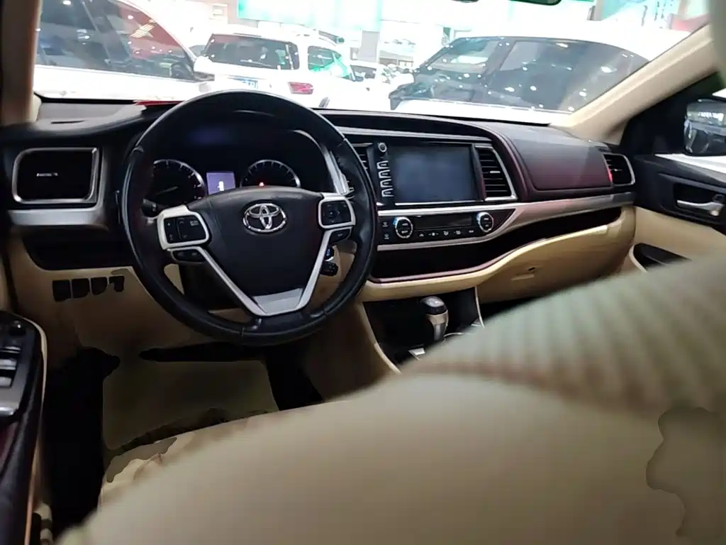Toyota Highlander 2015 — фото 10