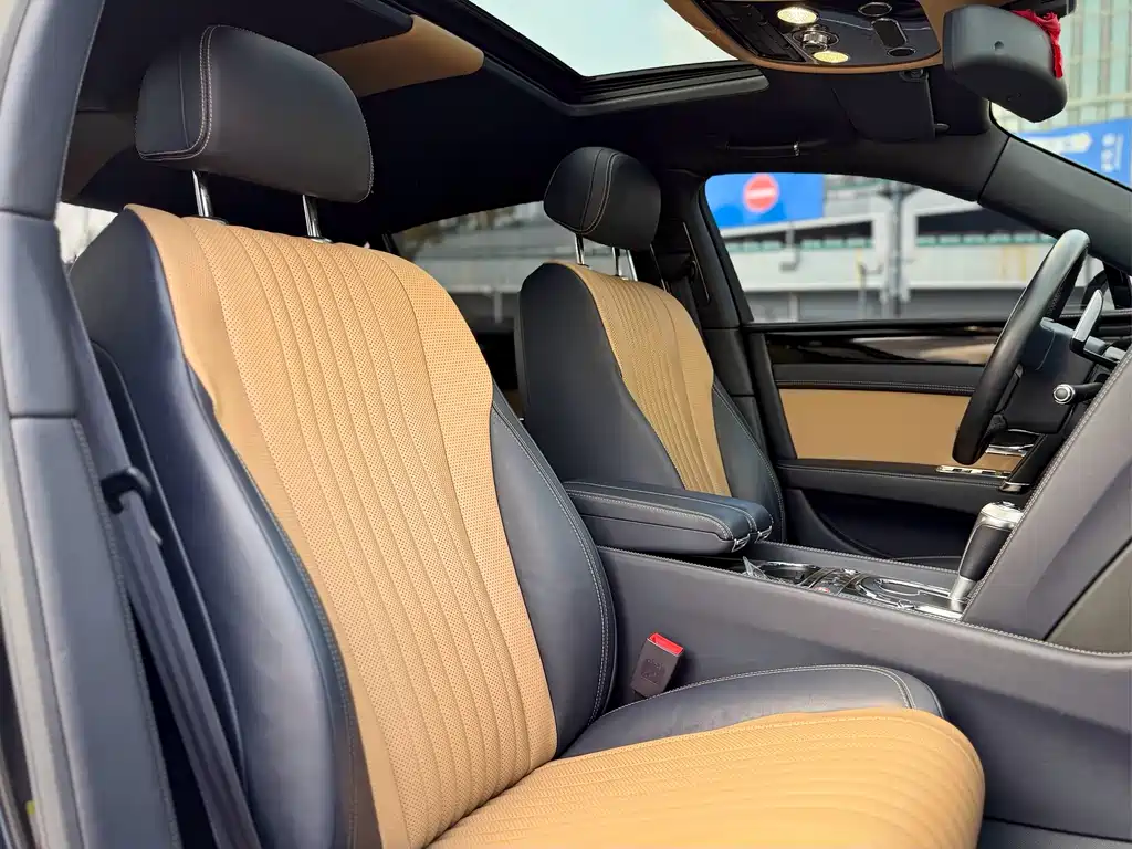 Bentley Flying Spur 2017 — фото 16