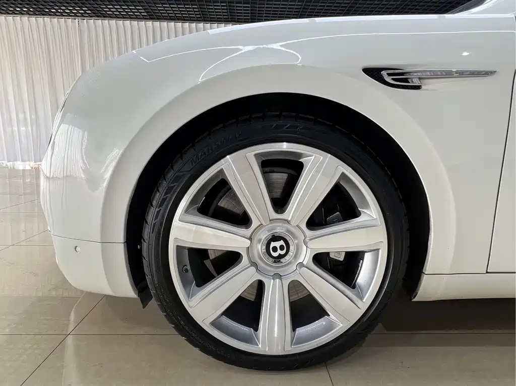 Bentley Flying Spur 2014 — фото 23