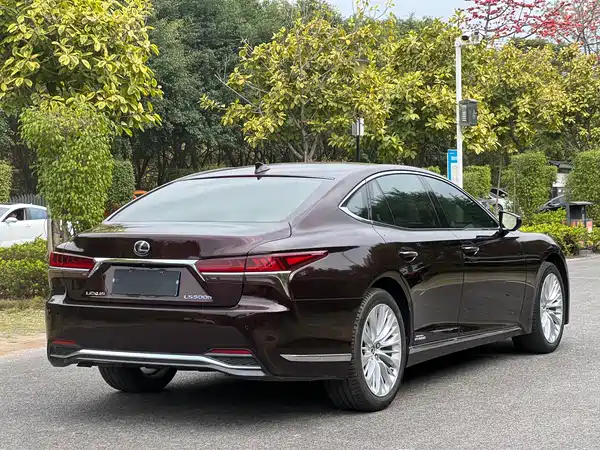 Lexus LS 2018
