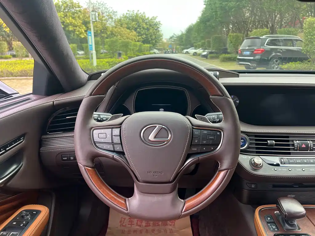 Lexus LS 2019 — фото 17