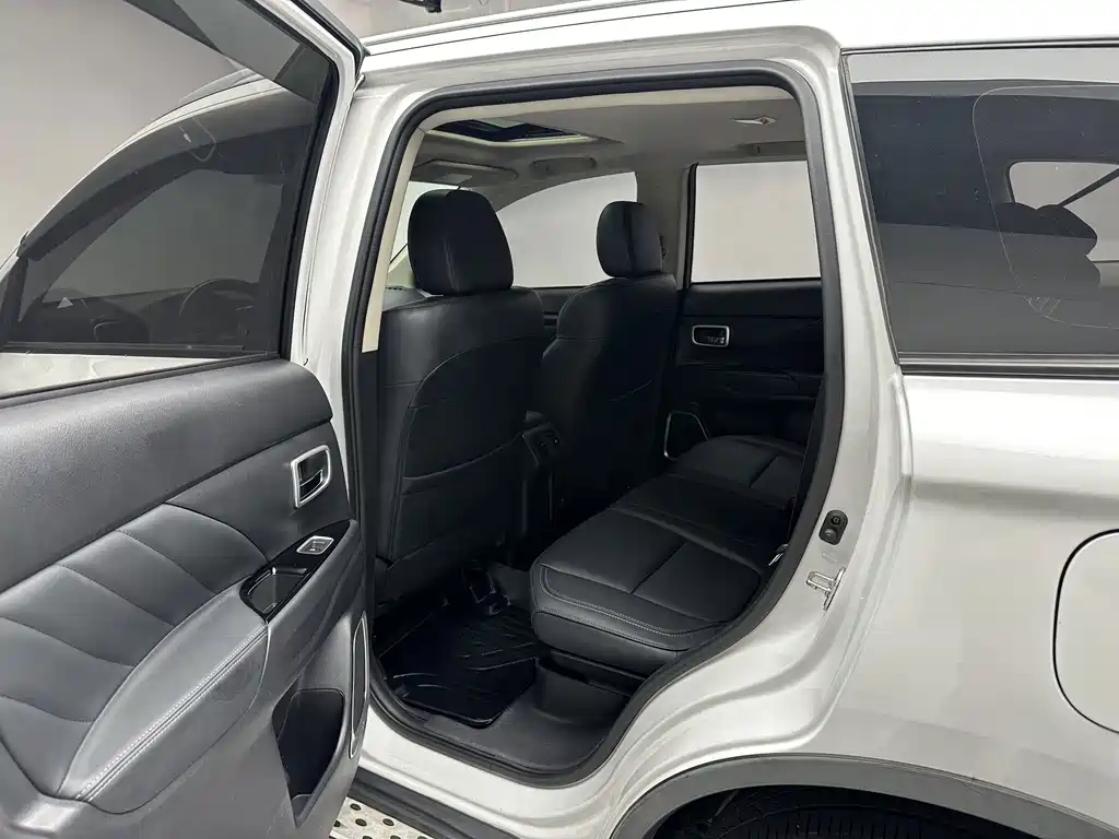 Mitsubishi Outlander 2020 — фото 12