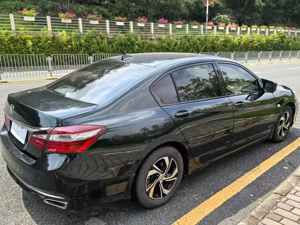Honda Accord 2016 — фото 6