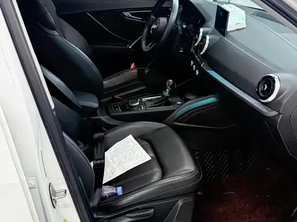 Audi Q2L 2023