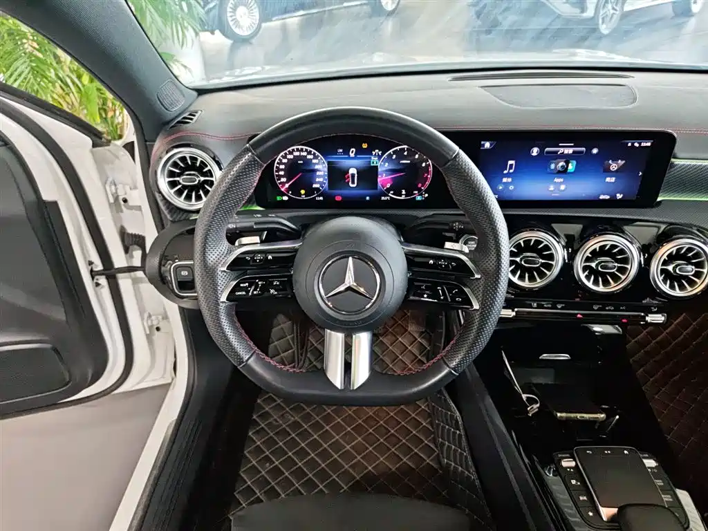Mercedes-Benz A-Class 2024 — фото 17