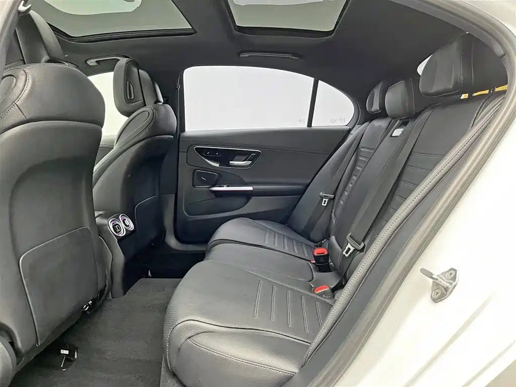 Mercedes-Benz C-Class 2023 — фото 16