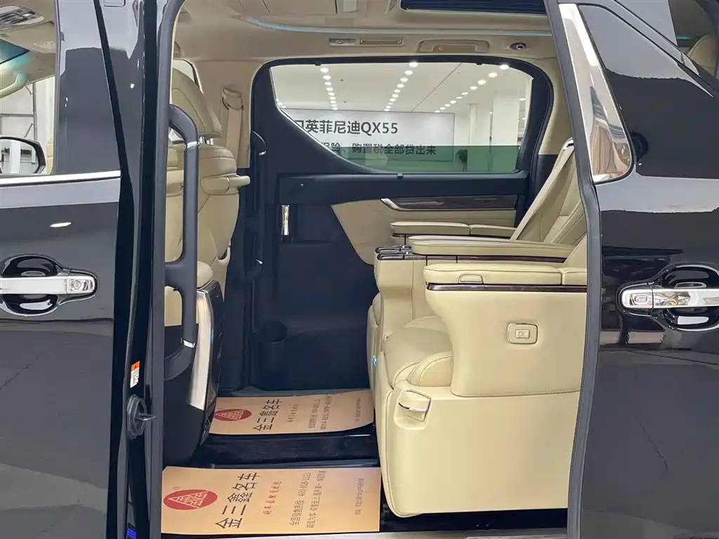 Toyota Alphard 2023 — фото 15