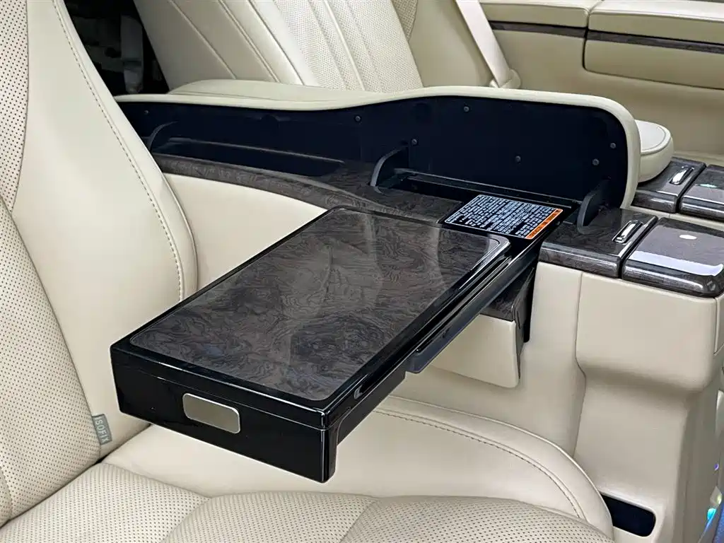 Toyota Alphard 2023 — фото 32
