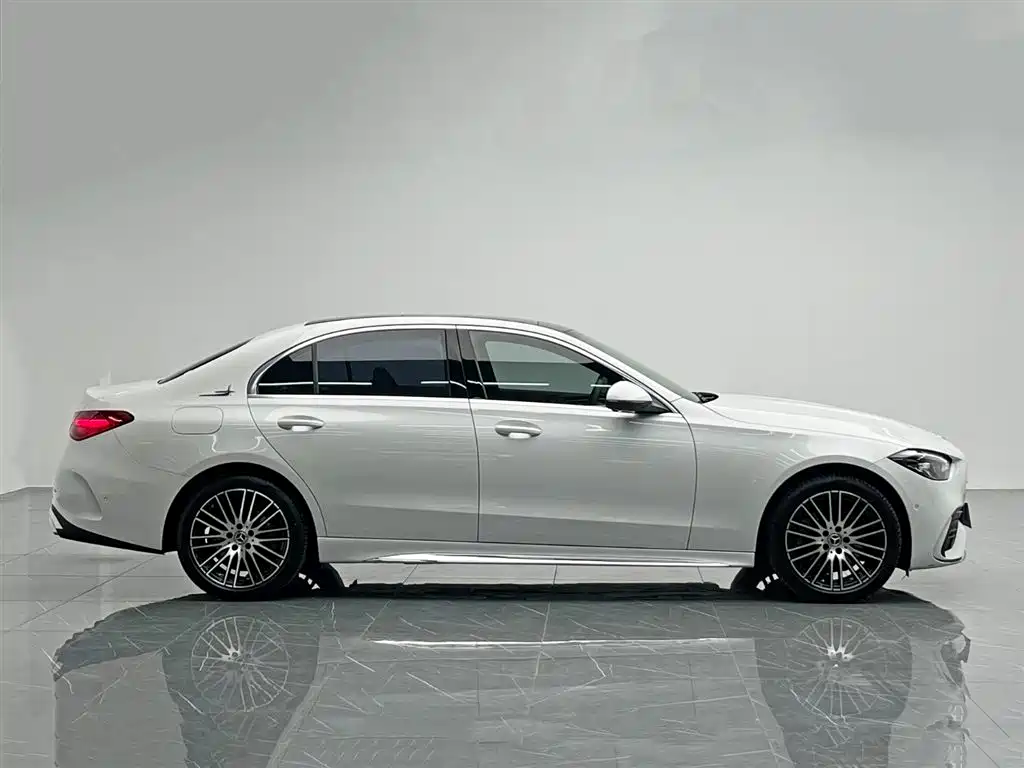 Mercedes-Benz C-Class 2023 — фото 7