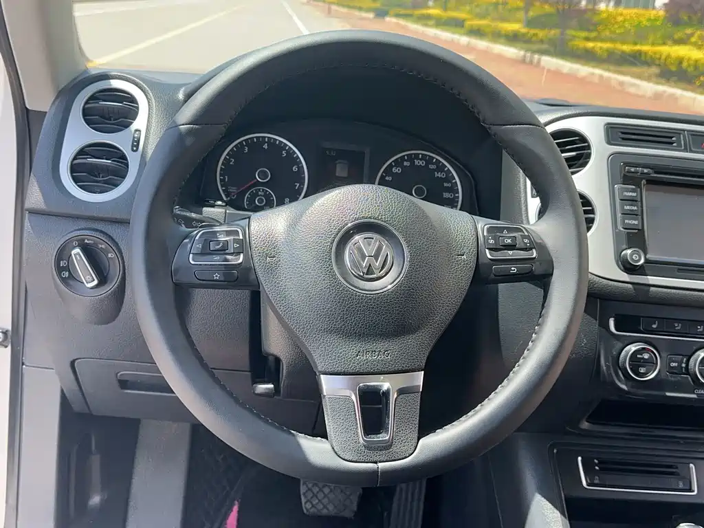 Volkswagen Tiguan 2016 — фото 14
