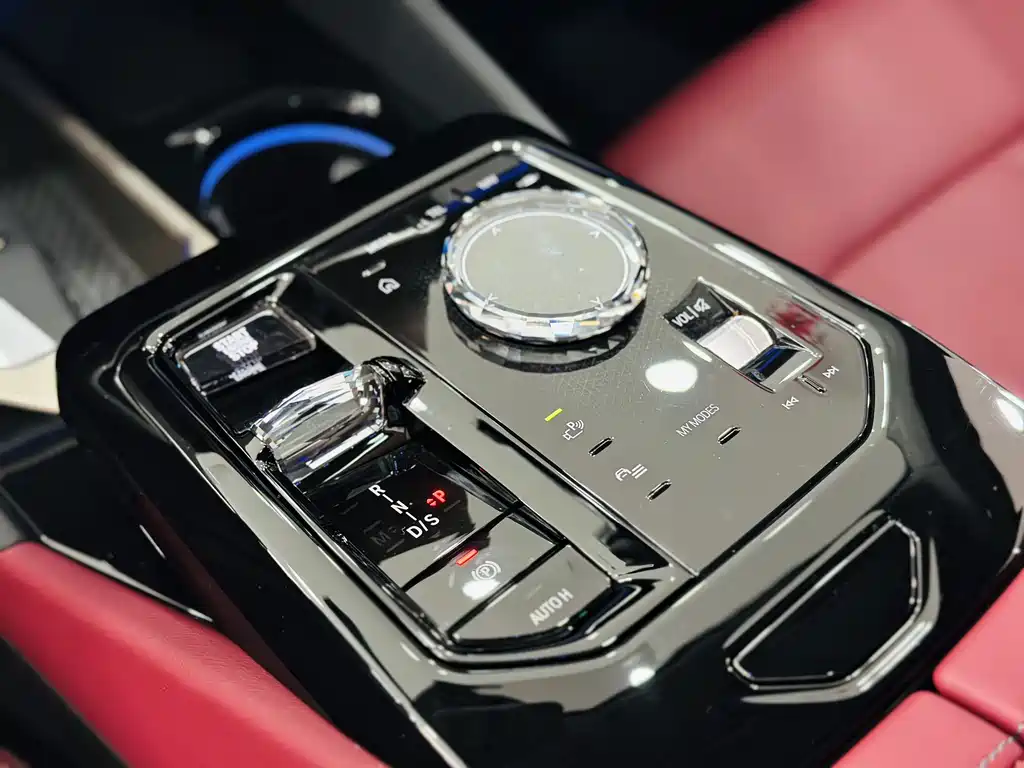 BMW 5 Series 2024 — фото 18