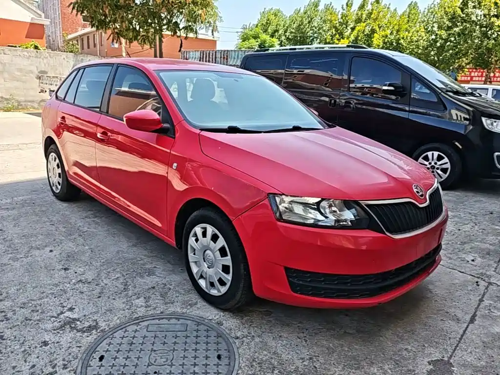 Skoda Rapid Spaceback 2017 — фото 4