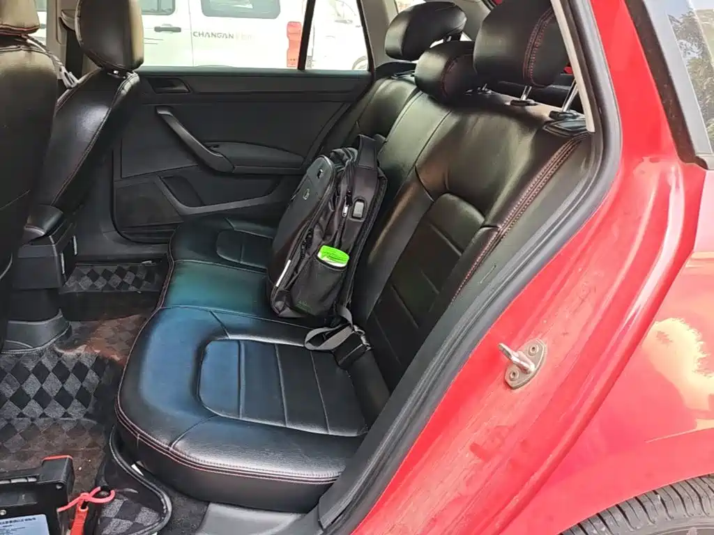 Skoda Rapid Spaceback 2017 — фото 17