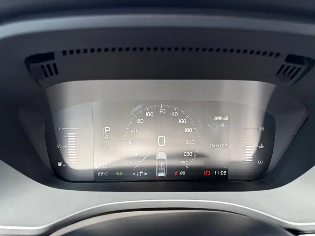Volvo XC60 2018 — фото 18