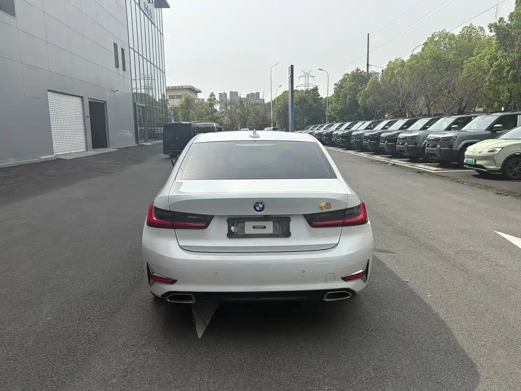 BMW 3 Series 2019 — фото 16