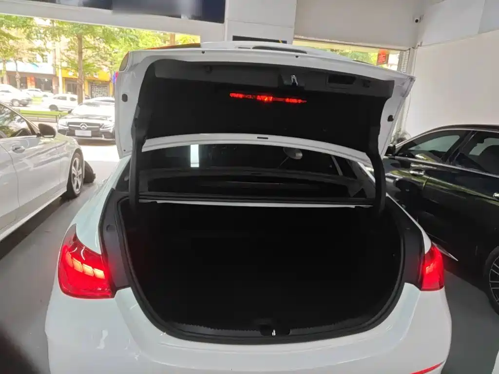 Mercedes-Benz C-Class 2023 — фото 15