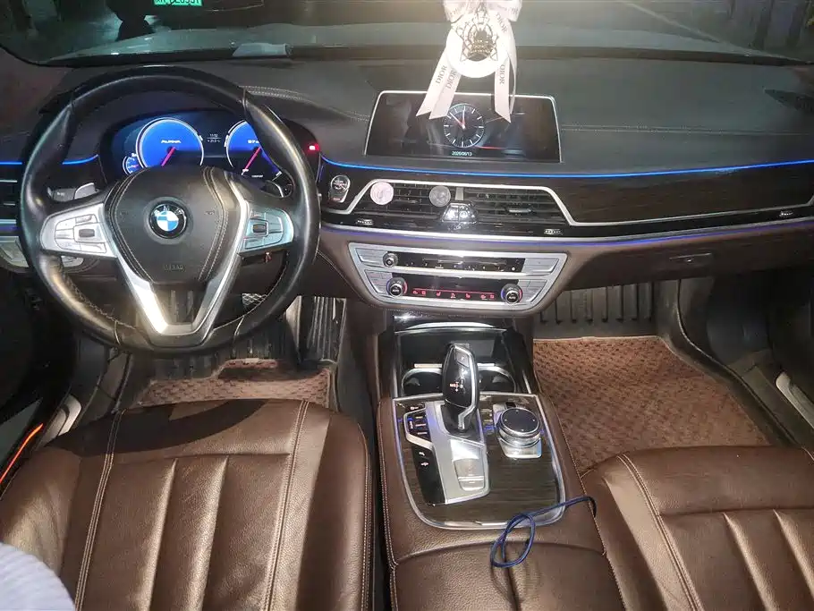 BMW 7 Series 2018 — фото 12