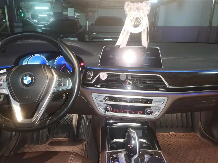 BMW 7 Series 2018 — фото 13